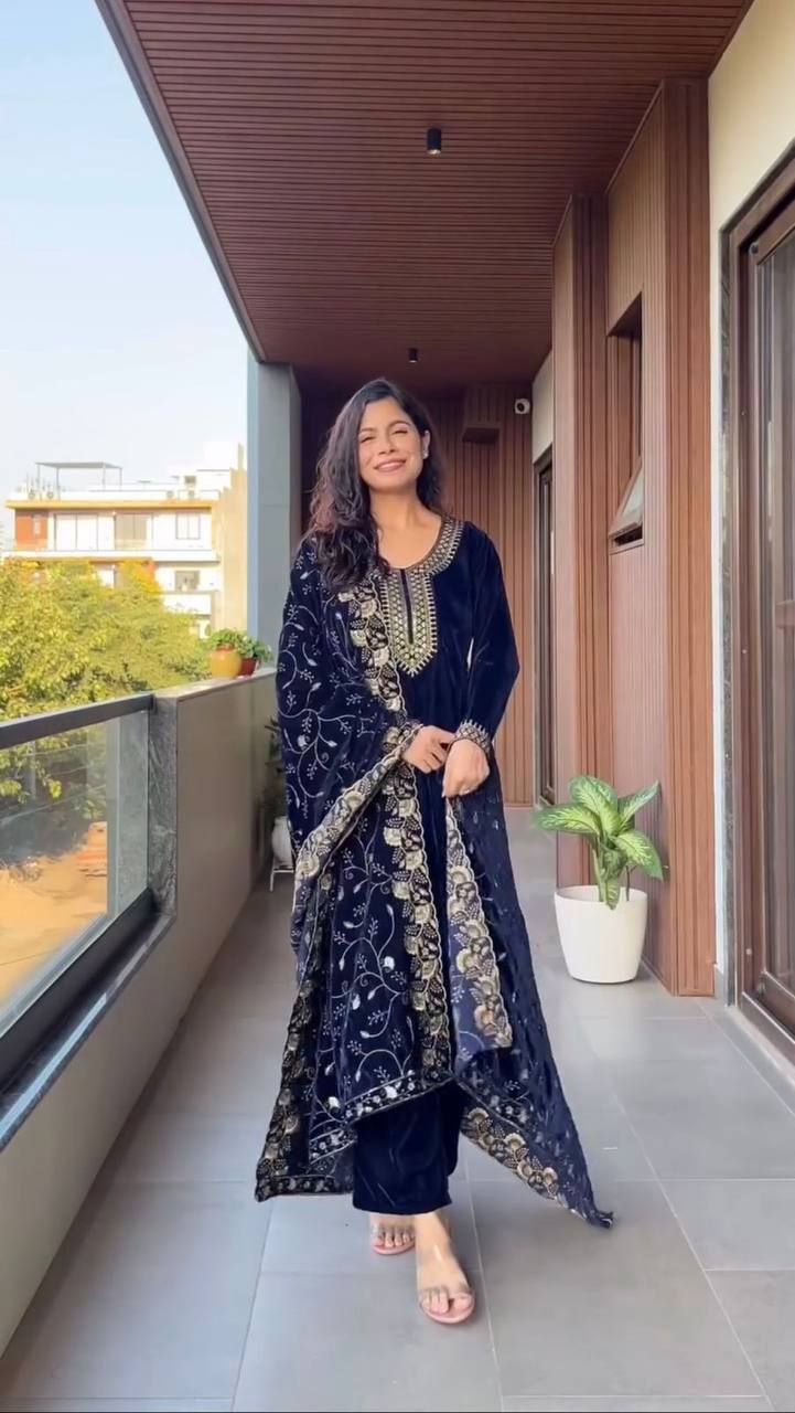 Sequin embroidered velvet kurta pant set with dupatta - KUR-002 - image 8