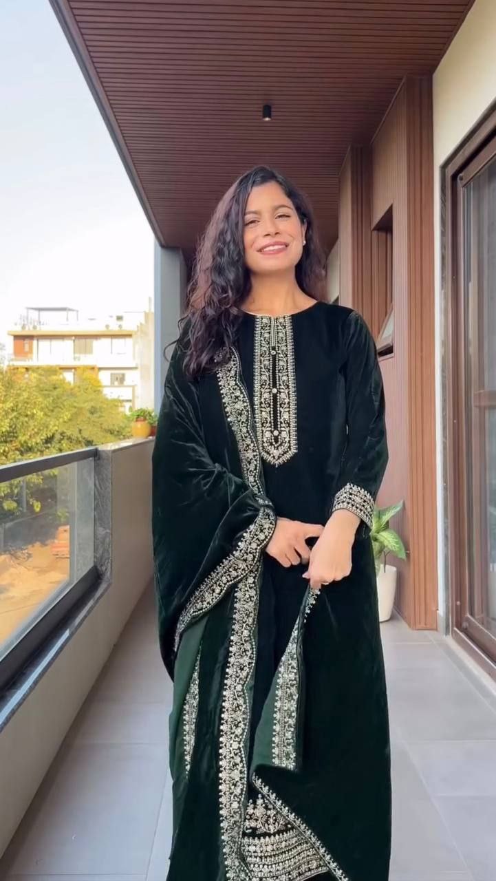 Sequin embroidered velvet kurta pant set with dupatta - KUR-002 - image 10