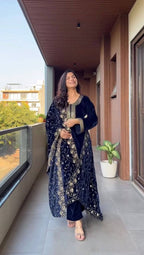 Sequin embroidered velvet kurta pant set with dupatta - KUR-002 - image 12