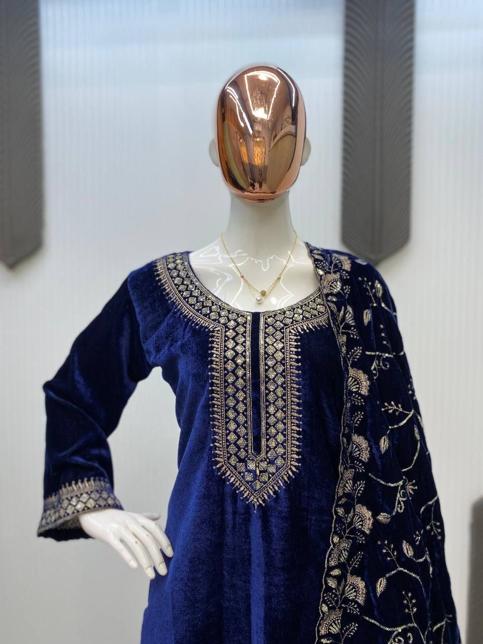 Sequin embroidered velvet kurta pant set with dupatta - KUR-002 - image 13