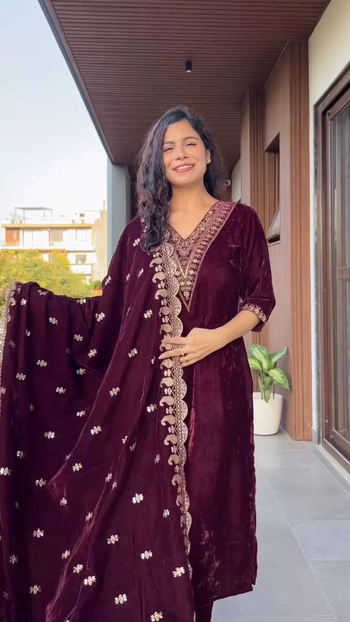 Sequin embroidered velvet kurta pant set with dupatta - KUR-002 - image 4