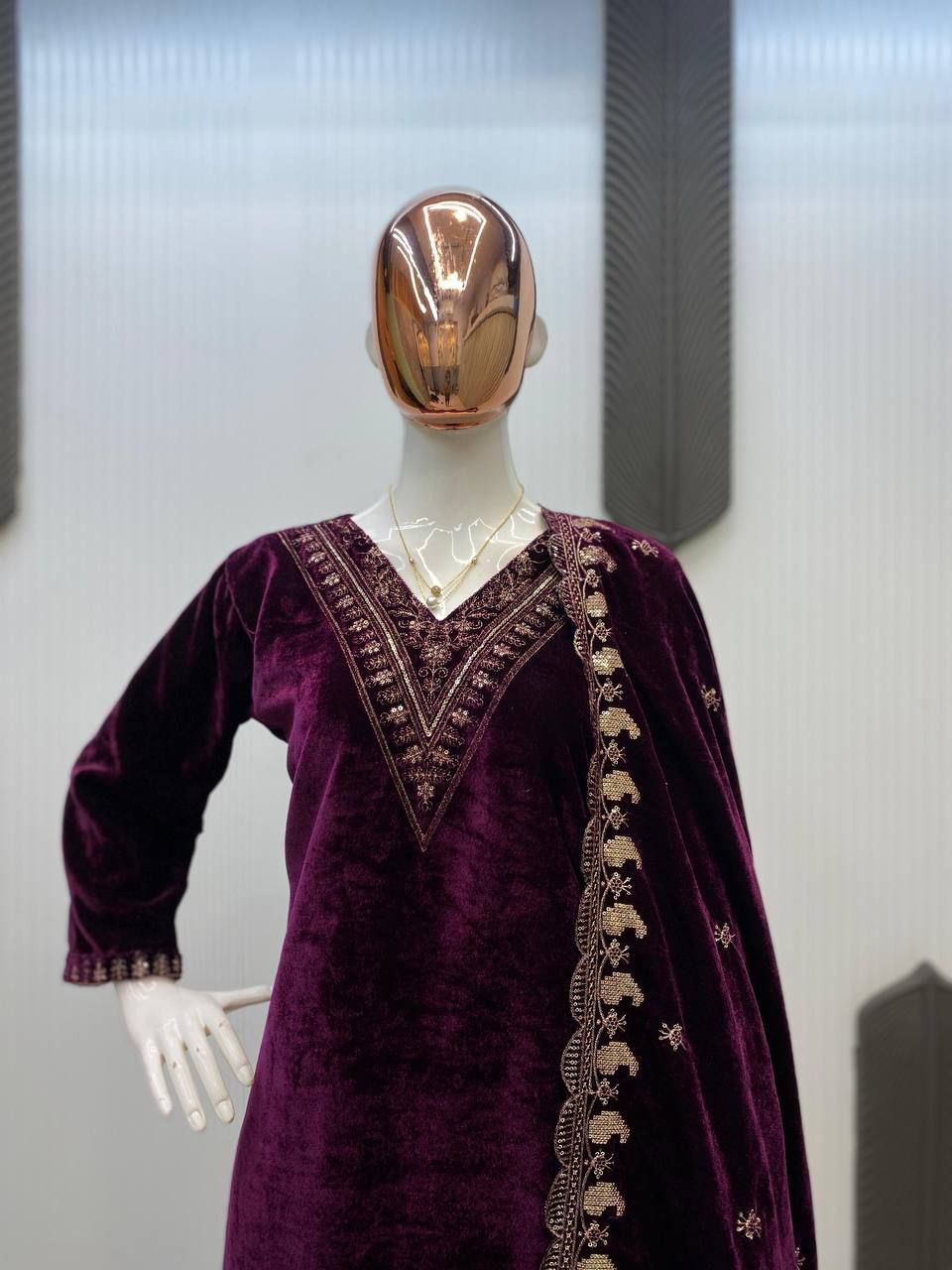Sequin embroidered velvet kurta pant set with dupatta - KUR-002 - image 6